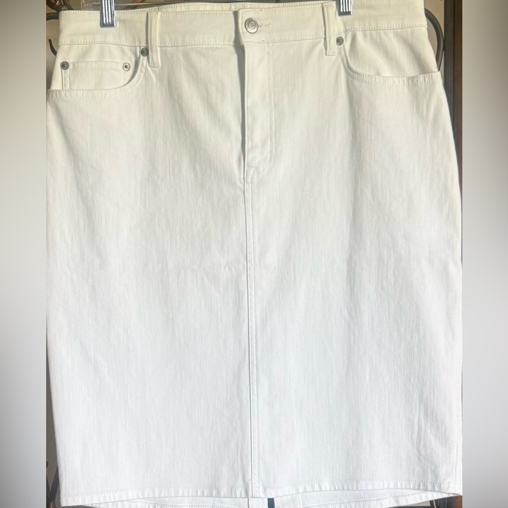 Ralph Lauren White Wash Denim Skirt with Front and Back Pocket Detail